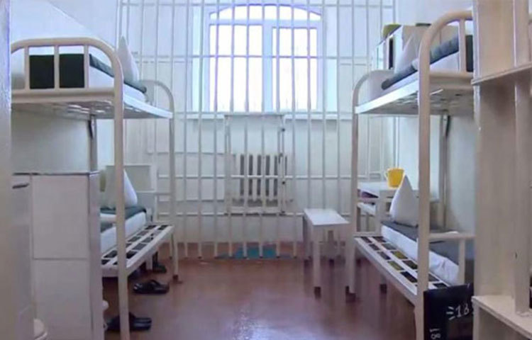 রাশিয়ার ব্লাক ডলফিন জেল এটি। এতে সর্বক্ষণ কড়া নিরাপত্তায় ঘেরা রয়েছে জেলটি। সঙ্গে চলছে সিসিটিভির নজরদারি। হাই প্রোফাইল অপরাধীদের এখানেই রাখা হয়।