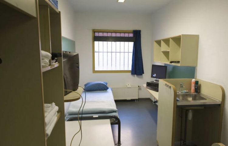 জাতিসঙ্গের জেল এটি। নেদারল্যান্ডসের হেগে অবস্থিত জাতিসংঘের এই জেল তৈরি হয় ১৯৩৩ সালে। আন্তর্জাতিক আদালতে দোষী সাব্যস্ত অভিযুক্তকে এই জেলে রাখা হয়। এটিকে বলা হয় দ্য ইউনাইটেড নেশনস ডিটেনশন ইউনিট।