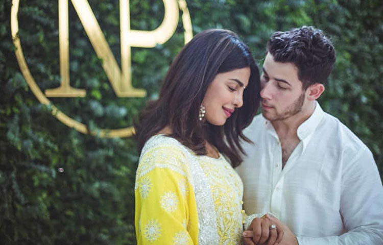 বলিউড অভিনেত্রী প্রিয়াঙ্কা চেপাড়া ও মার্কিন পপ তারকা নিক জোনাসের বাগদানে যারা অতিথি হয়ে চমক সৃষ্টি করেছিলেন তাদের ছবি থাকছে এবারের অ্যালবামে।