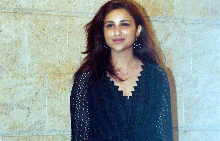 প্রিয়াঙ্কার বাগদানে উপস্থিত ছিলেন তার বোন পরিণীতি চোপড়া।