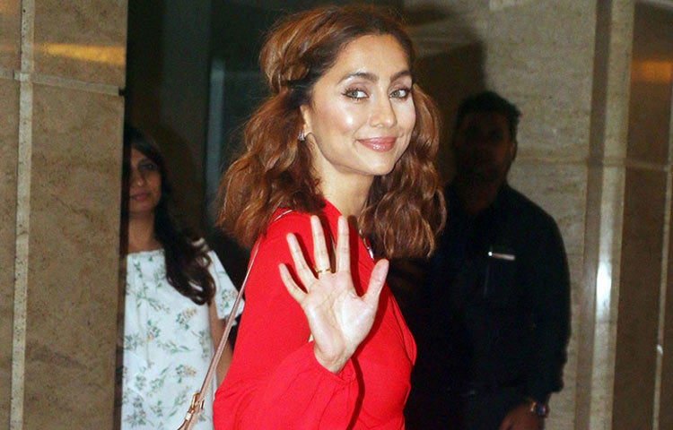 প্রিয়াঙ্কা চোপড়াকে শুভেচ্ছা জানাতে এসেছিলেন অনুশা দণ্ডেকর।