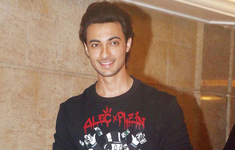 বাগদানে উপস্থিত ছিলেন আয়ুষ শর্মা।