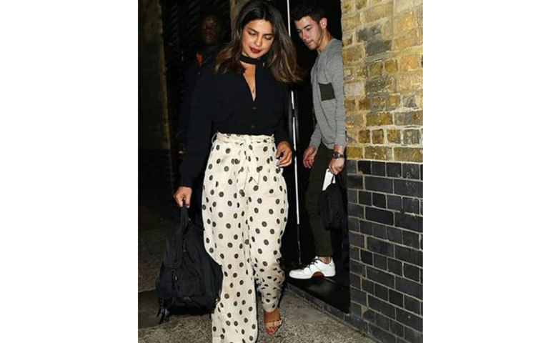 নিক প্রিয়াঙ্কার থেকে ১০ বছরের ছোট।