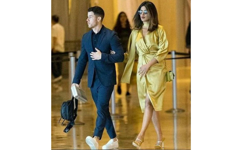 নিককে নিয়ে গোয়ায় যান প্রিয়াঙ্কা, আম্বানির বাড়ি অনুষ্ঠানেও দেখা যায় তাদের।