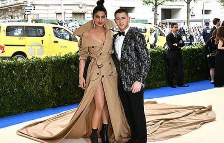 মেট গালা ইভেন্টেও পাশাপাশি দেখা যায় প্রিয়াঙ্কা-নিক জোনাসকে।