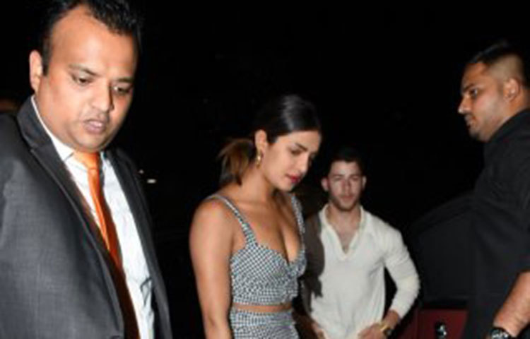 এই প্রথম জোনাসকে নিয়ে ভারতে এলেন প্রিয়াঙ্কা।