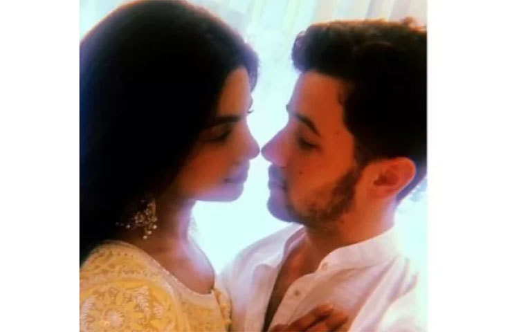 অবশেষে ভালোবাসার বাঁধন থেকে জীবনসঙ্গী।