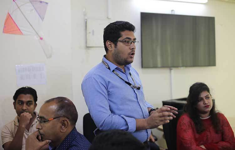 পুরস্কার বিতরণী অনুষ্ঠানে বক্তব্য রাখছেন জাগো নিউজের ওয়েব ইন-চার্জ আশিক হাসিবুল হাসান। ছবি : মাহবুব আলম