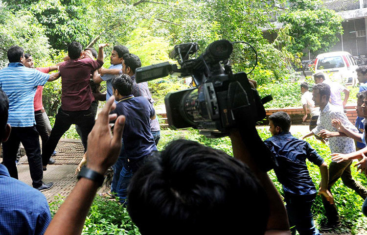 এ হামলার জন্য ছাত্রলীগকে দায়ী করেছেন কোটা সংস্কার আন্দোলনের নেতারা। ছবি : বিপ্লব দিক্ষিৎ