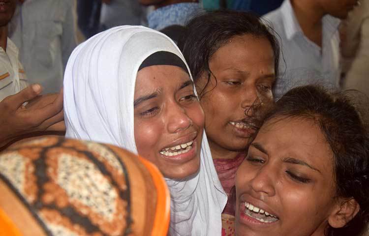 আর কোনোদিন ফিরে আসবে না প্রিয় দুই সহপাঠী! তাই তো কান্নার রোল থামছে না। ছবি : মাহবুব আলম