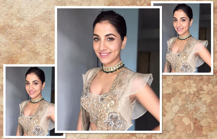 মাত্র ১৩ বছর বয়সে মডেলিং দিয়ে ক্যারিয়ার শুরু করেছিলেন রুক্মিণী।