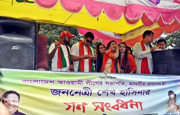 সংবর্ধনা মঞ্চে সাংস্কৃতিক অনুষ্ঠানের আয়োজন করা হয়। ছবি : বিপ্লব দিক্ষিৎ