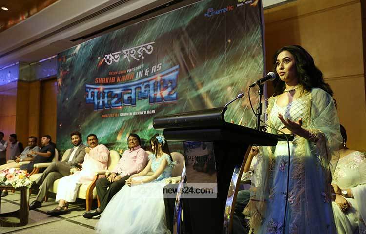 বক্তব্য দিচ্ছেন নুসরাত ফারিয়া। ছবি : মাহবুব আলম