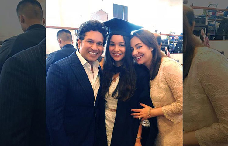 উচ্চশিক্ষার জন্য সারা পাড়ি দিয়েছিলেন লন্ডনে।