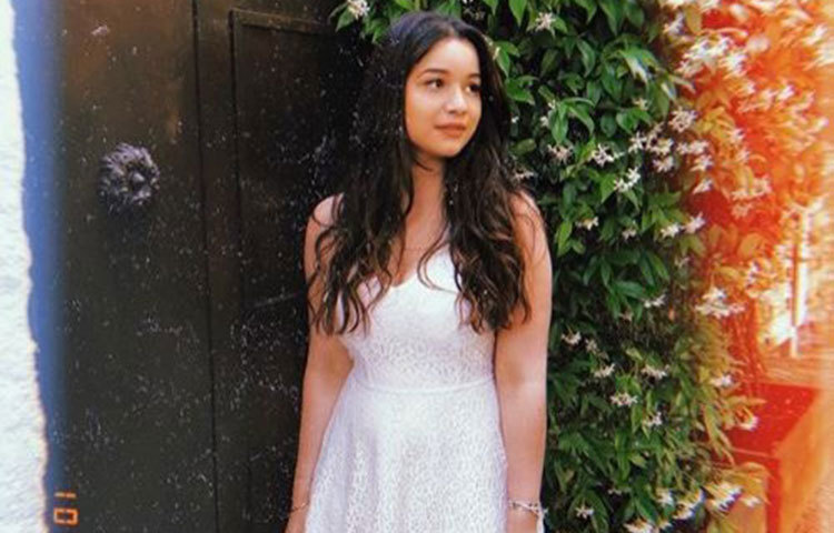 বেশকিছুদিন আগে ‘সচিন অ্যা বিলিয়ান ড্রিমস’ ছবির প্রিমিয়ারে বেশ আলোচনায় আসেন সারা টেন্ডুলকার।