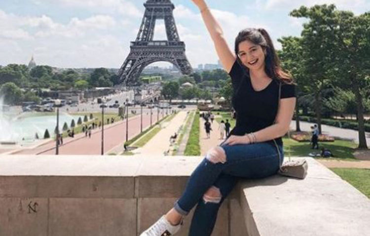 মাঝে মধ্যে সারা টেন্ডুলকারকে নিজের ইনস্টাগ্রাম প্রোফাইলে নানান ধরনের ছবি পোস্ট করতে দেখা যায়।