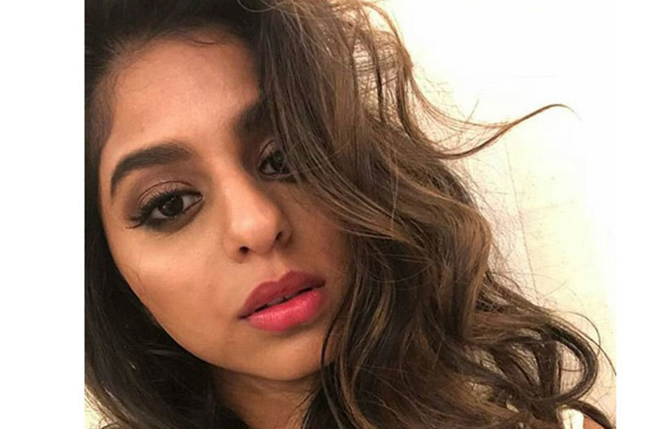 এলো চুলে সুহানা। ভোগ ইন্ডিয়ার ফটোশুট করার পর নিজের ইনস্টাগ্রামে একটি ভিডিও-ও শেয়ার করেন সুহানা।