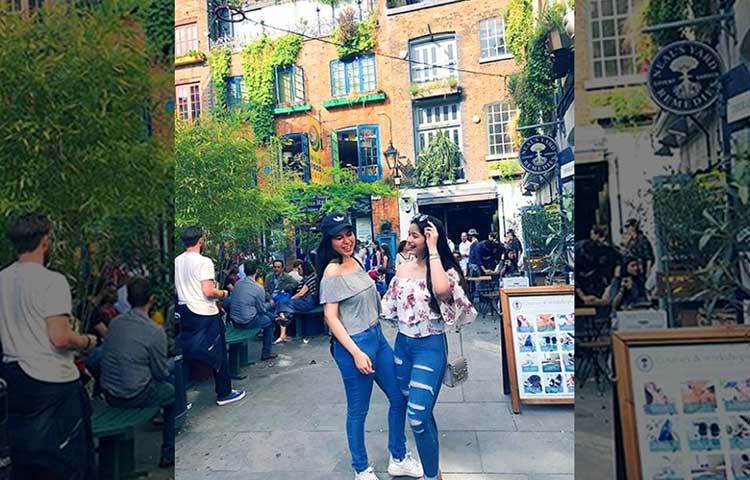 শেষবার আকাশ অম্বানী ও শ্লোকা মেটার বিয়ের অনুষ্ঠানে আলাদা করে নজর কেড়েছিলেন তিনি। শেষবার আকাশ অম্বানী ও শ্লোকা মেটার বিয়ের অনুষ্ঠানে আলাদা করে নজর কেড়েছিলেন তিনি।