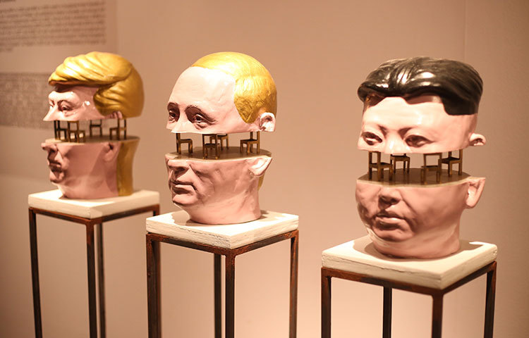 মানুষের আকৃতির নান্দনিক উপস্থাপন। ছবি : মাহবুব আলম