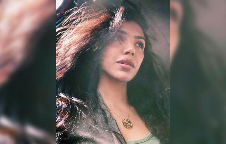 ‘একুল্তি এক’ ছবির জন্য মোট ছয়টি পুরস্কার জিতেছিলেন ‘মহারাষ্ট্র স্টেট ফিল্ম অ্যাওয়ার্ডস’ অনুষ্ঠানে।