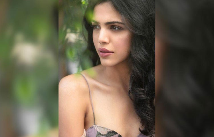 শুধু অভিনয়ই নয়, শ্রিয়া বেশ কয়েকটি শর্ট ফিলম পরিচালনা ও প্রযোজনার কাজও করেছেন।