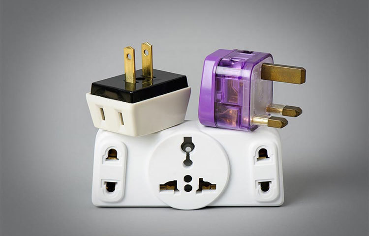 স্মার্টফোন চার্জ করার জন্য কম দামী অ্যাডপটার ব্যবহার না করাই ভাল।