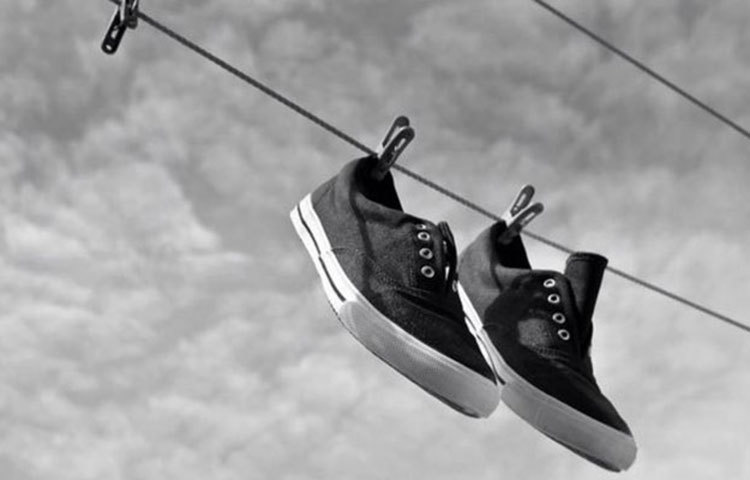 মাঝে মধ্যে জুতোগুলোকে রোদে দিন। একই মোজা দু’দিনে ব্যবহার করবেন না।