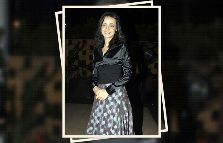 সানায়া ইরানি : ‘রং রসিয়া’ সিরিয়ালের জন্য জনপ্রিয় তিনি। তিনিও ৭৫-৮০ হাজার টাকা নেন প্রতি পর্বে।