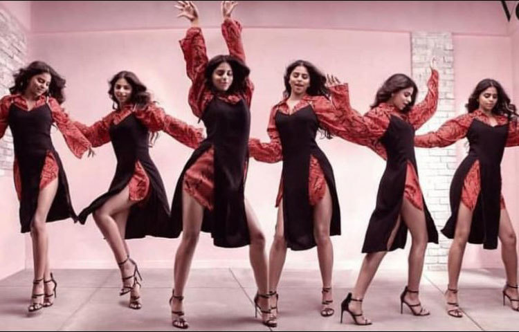 এখন সুহানার অনুরাগীরা তার প্রথম ছবির জন্য অপেক্ষায় থাকবেন।