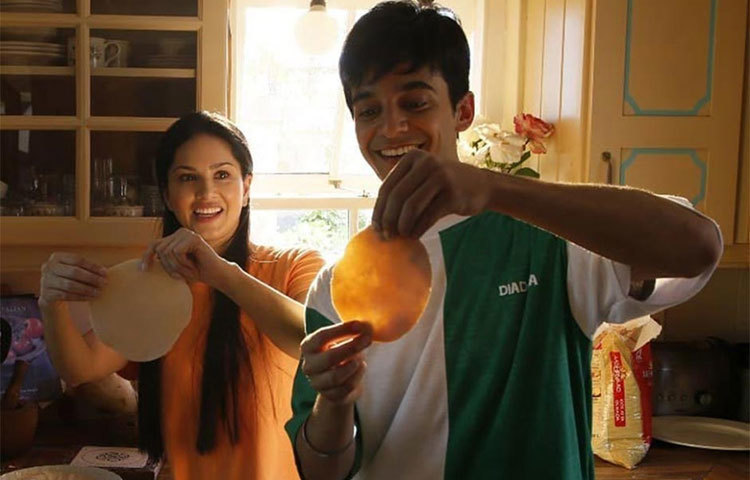 ‘মাই পার্টনার ইন ক্রাইম’। নিজের ভাইয়ের সম্পর্কে বলেছেন সানি। ছবিতে সানির ভাই, সন্দীপ ভোরার চরিত্রে দেখা গিয়েছে কর্মবীর লাম্বাকে।