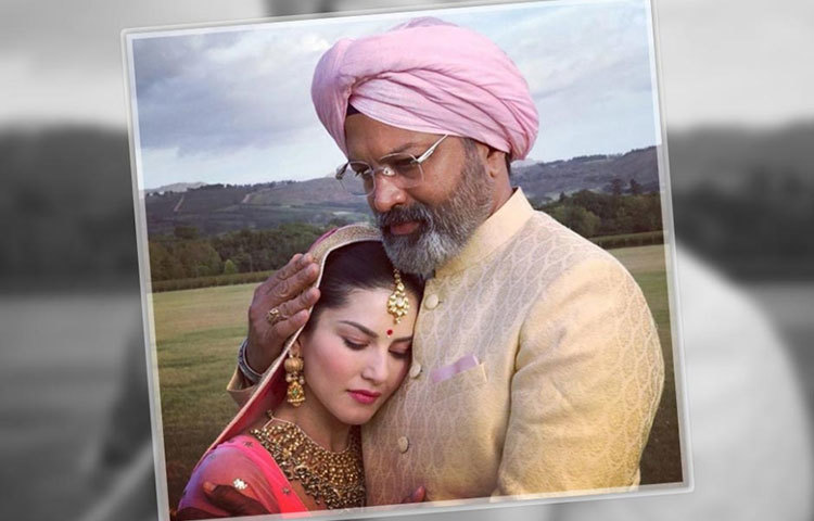 বিয়ের আসরে বাবার সঙ্গে। বায়োপিকে সানির বাবার চরিত্রে অভিনয় করেছেন বিজয় আনন্দ।