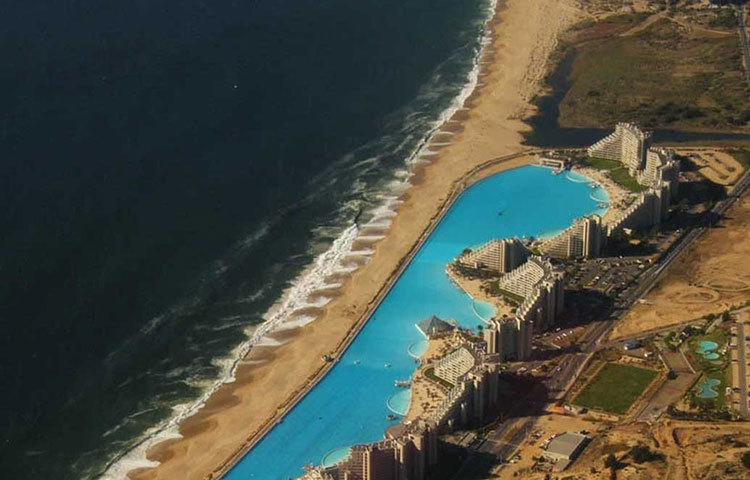 ১১৫ ফুট গভীর এই সুইমিং পুলটি ক্রিস্টাল লেগুনস টেকনোলজি নামের একটি সংস্থা তৈরি করেছে। সমুদ্রের জল পরিশুদ্ধ করেই সংরক্ষণ করা হয়েছে এই পুলে। সমুদ্রের জলের তুলনায় কমপক্ষে নয় ডিগ্রি বেশি তাপমাত্রা (২৬ ডিগ্রি) যাতে থাকে, তা বিশেষ অপরেটিং সিস্টেমের মাধ্যমে লক্ষ্য রাখা হয়।