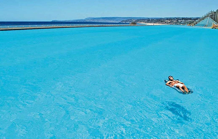 পাঁচ বছর ধরে এই সুইমিংপুলটি তৈরি করতে ব্যয় হয়েছে প্রায় ৬,৯৮৪ কোটি টাকা।