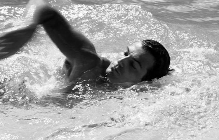 সাঁতার ফুসফুসের কার্যক্ষমতা বাড়ায়। শ্বাস-প্রশ্বাসের প্রক্রিয়াকে স্বাভাবিক রাখে।