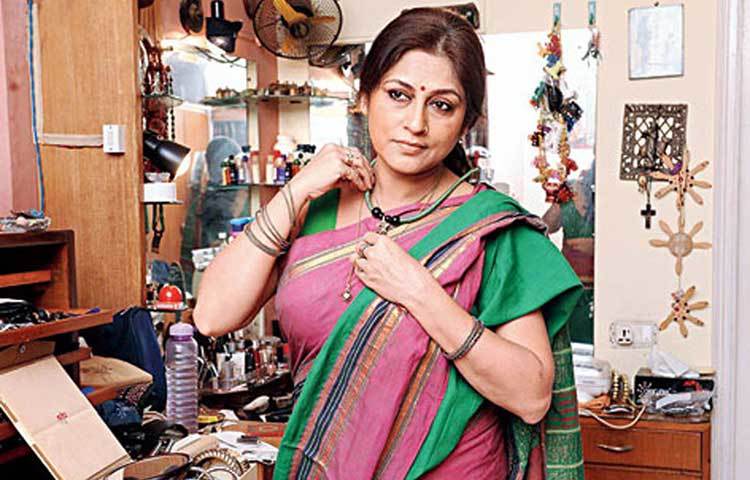 রূপা-ধ্রুব : স্বামী ধ্রুব মুখোপাধ্যায় নাকি নিরাপত্তাহীনতায় ভুগতেন, বিচ্ছেদের সময় এমনই অভিযোগ করেছিলেন অভিনেত্রী রূপা গঙ্গোপাধ্যায়। ১৯৯২ সালে ধ্রুবকে বিয়ে করেছিলেন রূপা। ২০০৬ সালে তাদের বিচ্ছেদ হয়ে যায়। শোনা গিয়েছিল, বিচ্ছেদের পর নাকি সহকারী শিল্পী দিব্যেন্দুর সঙ্গে মুম্বাইয়ে থাকতে শুরু করেছিলেন রূপা।