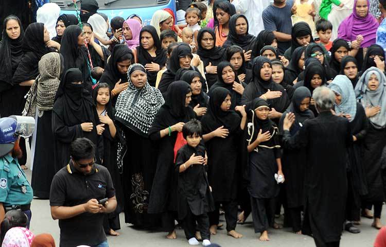 দুপুর ১টার মধ্যে তাজিয়া মিছিল শেষ করার নির্দেশনা রয়েছে। মিছিলটি হোসনী দালান থেকে ধানমন্ডি লেকে স্থাপিত প্রতিকী কারবালায় গিয়ে শেষ হবে। ছবি : বিপ্লব দিক্ষিৎ