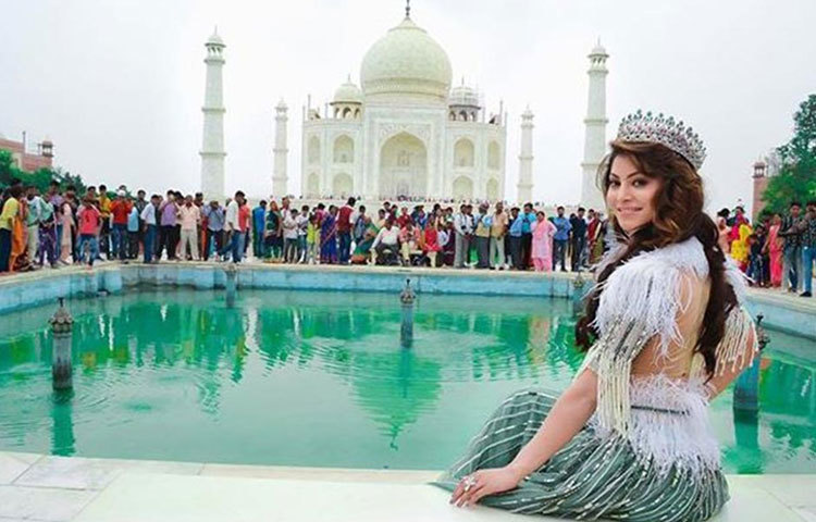 আন্দামান নিকোবর দ্বীপপুঞ্জের সরকার ও ট্যুরিজমের পক্ষ থেকে তাকে ২০১৮ সালে ‘ইয়ঙ্গেস্ট মোস্ট বিউটিফুল ওম্যান ইন দ্য ইউনিভার্স’ খেতাব পেয়েছেন তিনি।