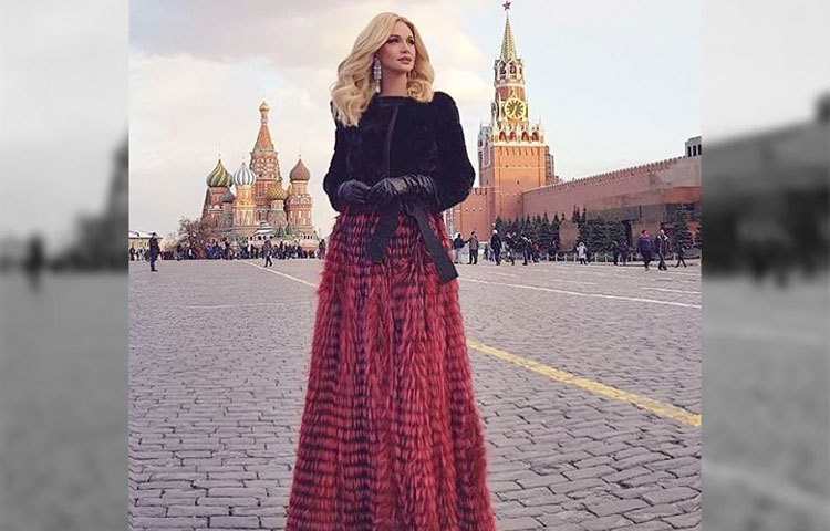 রাশিয়ার জাতীয় দলের স্ট্রাইকার ফিওডোর স্মলোভ তার জীবনসঙ্গী ছিলেন। তবে এখন আলাদা থাকেন দু’জনে।