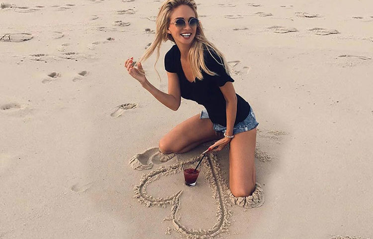 ভিক্টোরিয়ার পছন্দের ফুটবলার লিওনেল মেসি। নিজেই জানিয়েছেন সেই কথা।