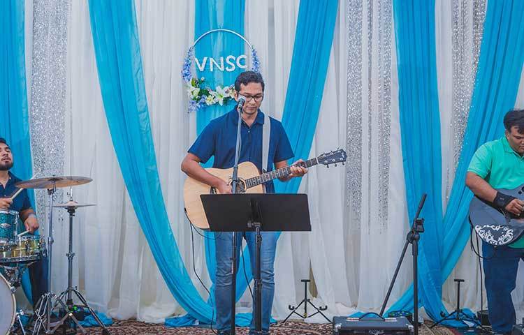 পুনর্মিলনীতে বর্ণাঢ্য সাংস্কৃতিক অনুষ্ঠানের আয়োজন করা হয়।