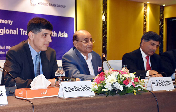 বিশ্বব্যাংকের প্রতিবেদন প্রকাশ অনুষ্ঠানে উপস্থিত ছিলেন প্রাণ-আরএফএল গ্রুপের চেয়ারম্যান ও প্রধান নির্বাহী কর্মকর্তা (সিইও) আহসান খান চৌধুরী। ছবি : বিপ্লব দিক্ষিৎ