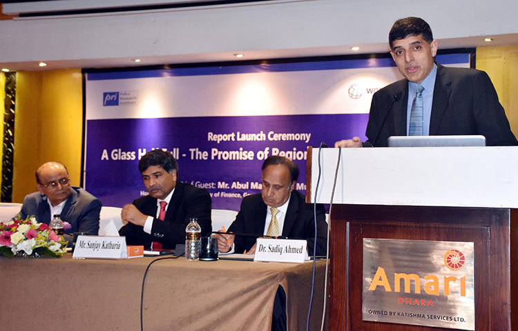 বিশ্বব্যাংকের প্রতিবেদন প্রকাশ অনুষ্ঠানে বক্তব্য রাখছেন আহসান খান চৌধুরী। ছবি : বিপ্লব দিক্ষিৎ