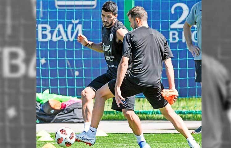 চলছে চ্যালেঞ্জের খেলা। দলের রক্ষণ নিয়ে আশাবাদী সুয়ারেজ।