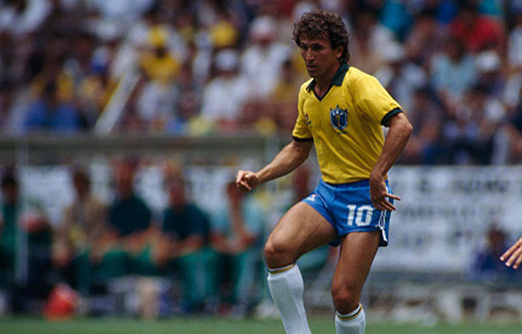 জিকো : ১৯৮৬ সালে ব্রাজিলের বিশ্বকাপ না জিততে পারাকে বলা হয় ফুটবলের অন্যতম অবাক করা ঘটনা। সেই ঘটনাই পাল্টে যেতে পারত, যদি ফ্রান্সের বিরুদ্ধে জিকো পেনাল্টি না ফস্কাতেন। পরিবর্ত হিসাবে নেমেই পেনাল্টি পেয়ে যান জিকো। কিন্তু শট মারেন সোজা ফরাসি গোলরক্ষকের হাতে। টাইব্রেকারে ম্যাচ জেতে ফ্রান্স।