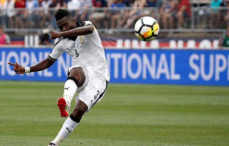 আসামোয়া গিয়ান : ২০১০ সালের বিশ্বকাপ কোয়ার্টার ফাইনাল। খেলা চলছে উরুগুয়ে এবং ঘানার। সেবারে অসাধারণ ফুটবল খেলছিল আফ্রিকার এই দেশ। বক্সের মধ্যে লুই সুয়ারেজের হাতে বল লাগায় পেনাল্টি পায় ঘানা। শট নিতে আসেন ঘানার পেনাল্টি বিশেষজ্ঞ এবং সর্বকালের অন্যতম সেরা স্ট্রাইকার গিয়ান। কিন্তু পেনাল্টি ফস্কান। ম্যাচ জেতে উরুগুয়ে।