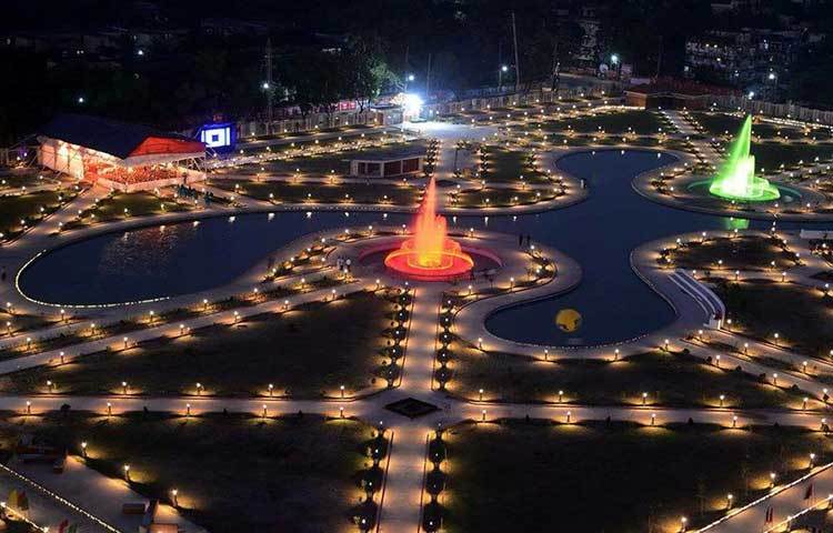 জাম্বুরী পার্কের আনুষ্ঠানিকভাবে উদ্বোধনের পর অসাধারণ এ বিনোদন পার্কটি সর্বস্থরের দর্শনার্থীদের জন্য উন্মুক্ত করে দেয়া হয়েছে।