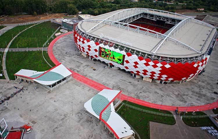 স্পার্টাক স্টেডিয়াম : রাশিয়ার রাজধানী মস্কোতে এটি অবস্থিত। ৪২ হাজার দর্শক এই স্টেডিয়ামে বসে খেলা দেখতে পারে। ২০১৪ সালে এটি খেলার জন্য খুলে দেয়া হয়। এ স্টেডিয়ামে ৫টি ম্যাচ অনুষ্ঠিত হবে।