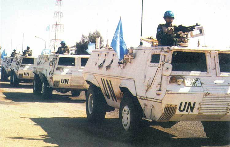 ইরাক-কুয়েত সীমান্তে টহলরত বাংলাদেশ সেনাবাহিনী; সাল- ১৯৯১।