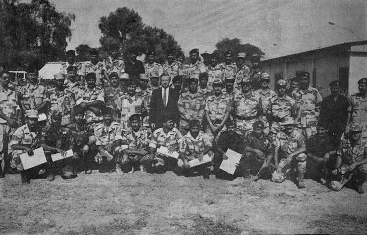 কুয়েত সেনাবাহিনী ও ইতালিয়ান সেনাবাহিনী আয়োজিত বিস্ফোরক প্রশিক্ষণের সার্টিফিকেট প্রদানের সময়, বাংলাদেশ সেনাবাহিনীর ক্যাপ্টেন শরীফ মিজানুর রহমান ওই প্রশিক্ষণে প্রথম স্থান অধিকার করেন; সাল- ১৯৯১।