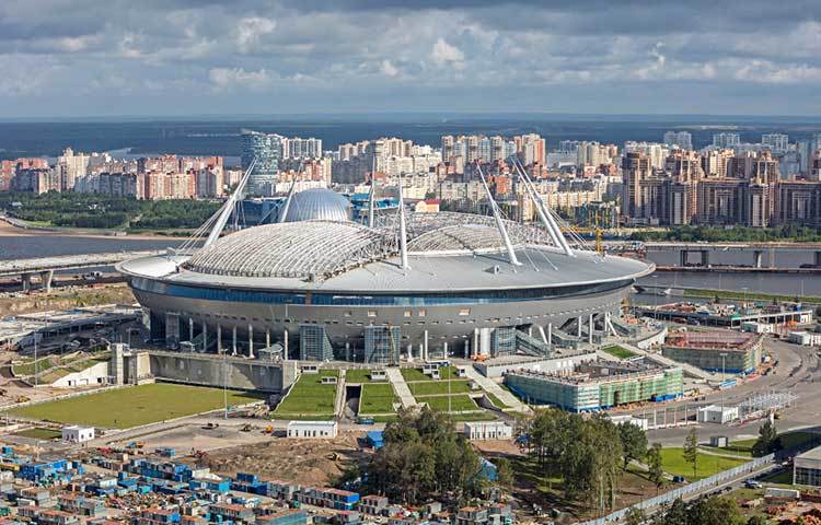 সেন্ট পিটার্সবার্গ স্টেডিয়াম : ৭টি ম্যাচ এই স্টেডিয়ামটিতে অনুষ্ঠিত হবে। এটি রাশিয়ার সেন্ট পিটার্সবার্গ শহরে অবস্থিত। ৬৭ হাজার দর্শক ধারণ ক্ষমতা সম্পন্ন এই স্টেডিয়ামটি ২০১৭ সালে খেলার জন্য উন্মুক্ত করে দেয়া হয়। সেন্ট পিটার্সবার্গ স্টেডিয়ামে সেমি ফাইনাল খেলা অনুষ্ঠিত হবে।